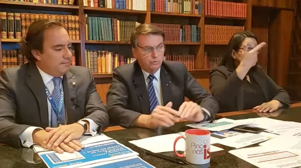 Bolsonaro se irrita com possibilidade de processo de impeachment: “Só Deus me tira daqui”