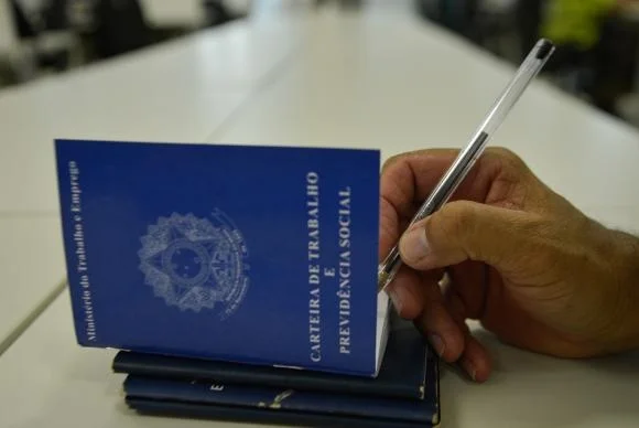 carteira_de_trabalho_foto_agencia_brasil