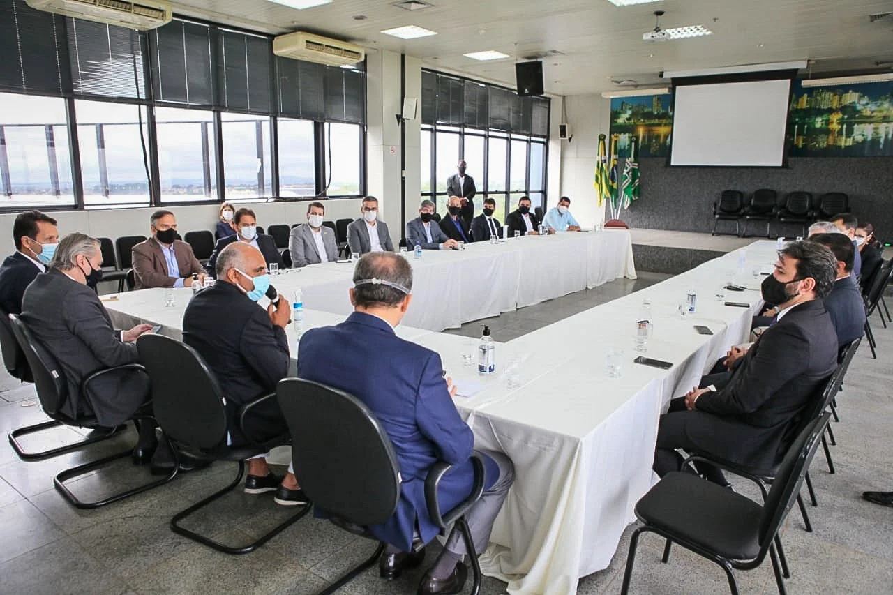 Prefeitura se reúne com empresários para discutir novo decreto em Goiânia