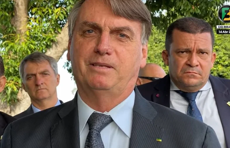 Bolsonaro insinua que óbitos de outras doenças são divulgados como Covid-19