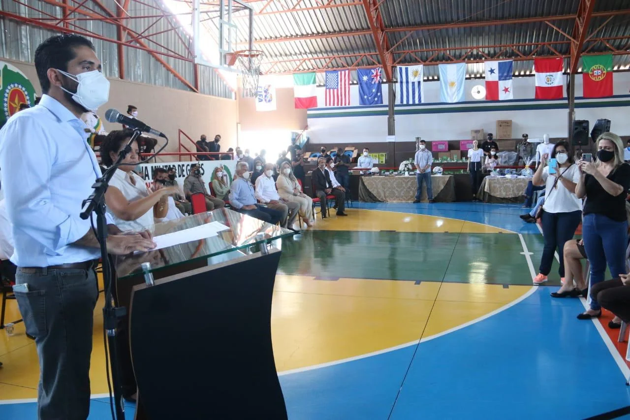 Lincoln Tejota destaca importância da qualidade na educação ao visitar Colégio Militar em Caldas Novas