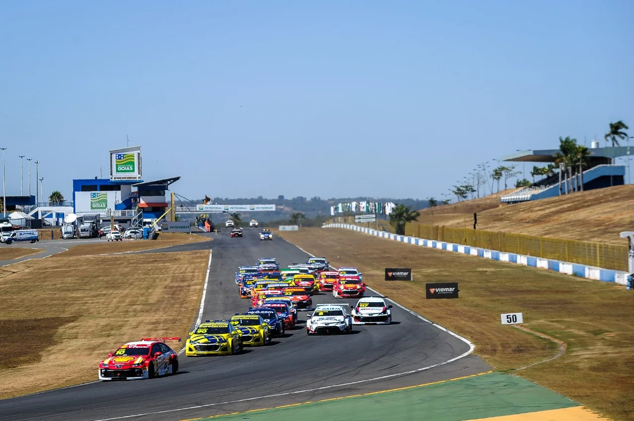 Abertura da Stock Car é neste domingo (25), em Goiânia