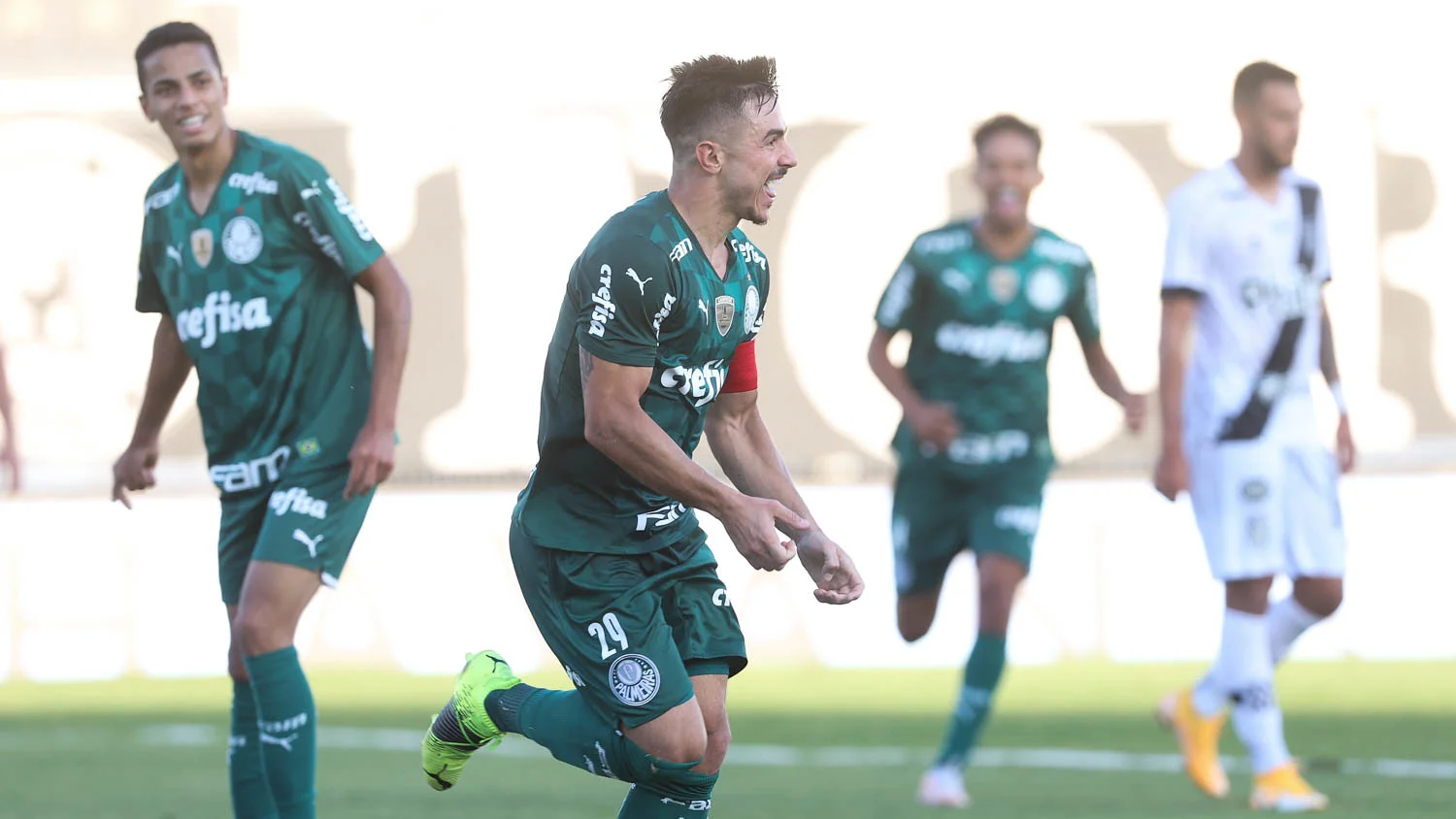 Palmeiras derrota Ponte Preta e avança no Paulistão com ajuda do Corinthians