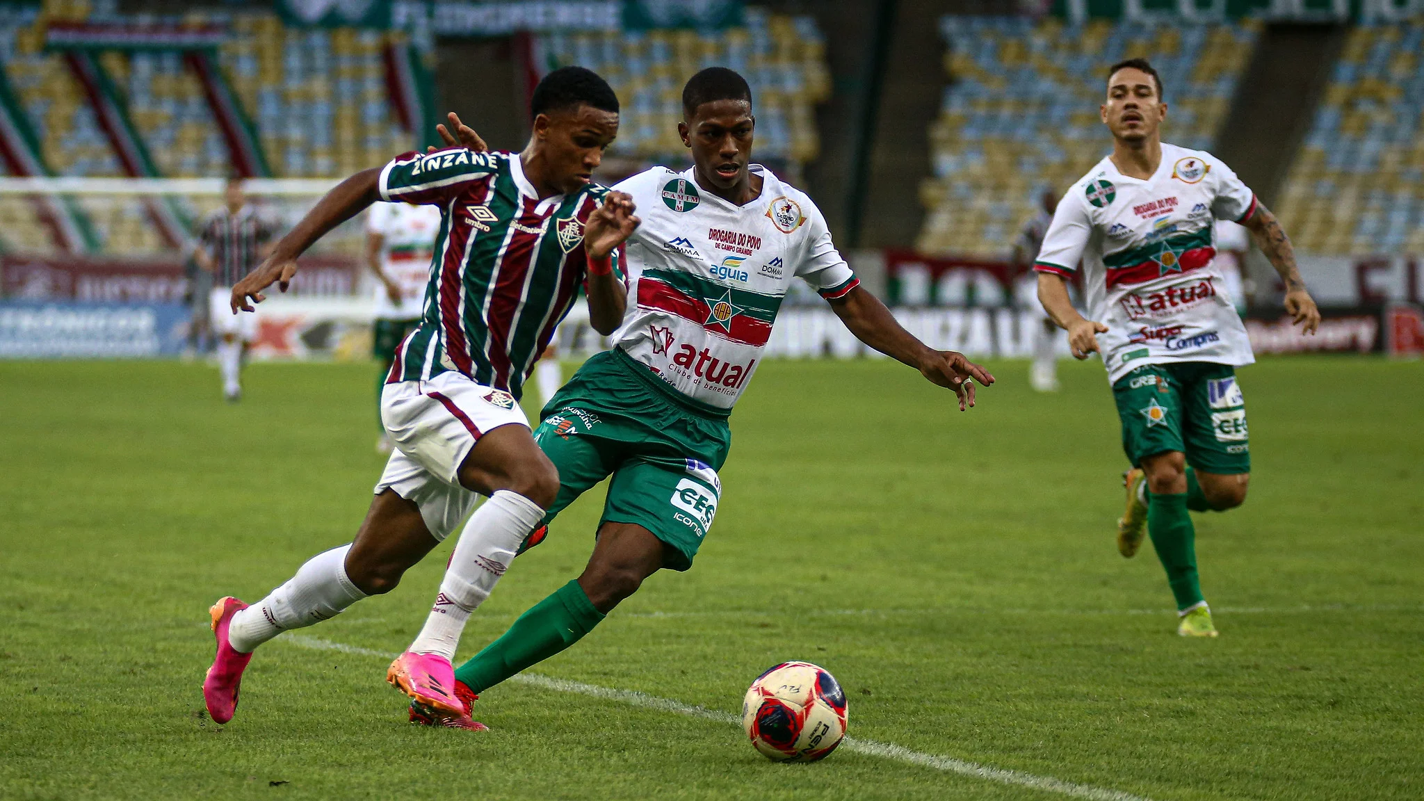 Com time misto, Fluminense derrota Portuguesa e reencontra Flamengo na final