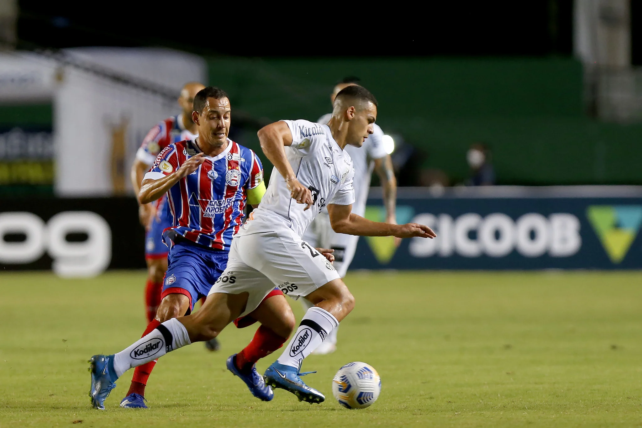 Santos leva 3 gols em sete minutos e perde para o Bahia na estreia do Brasileirão