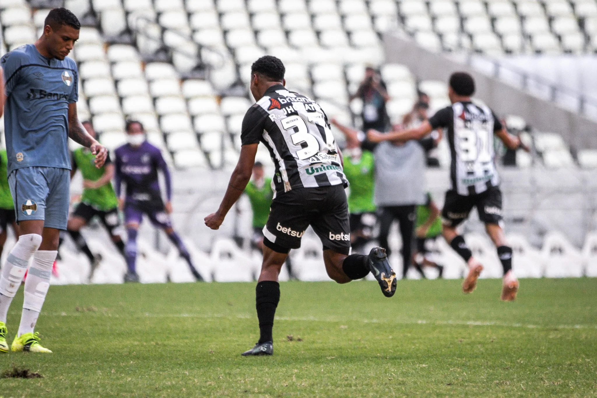 Grêmio leva gol aos 48 minutos do segundo tempo e perde do Ceará na estreia