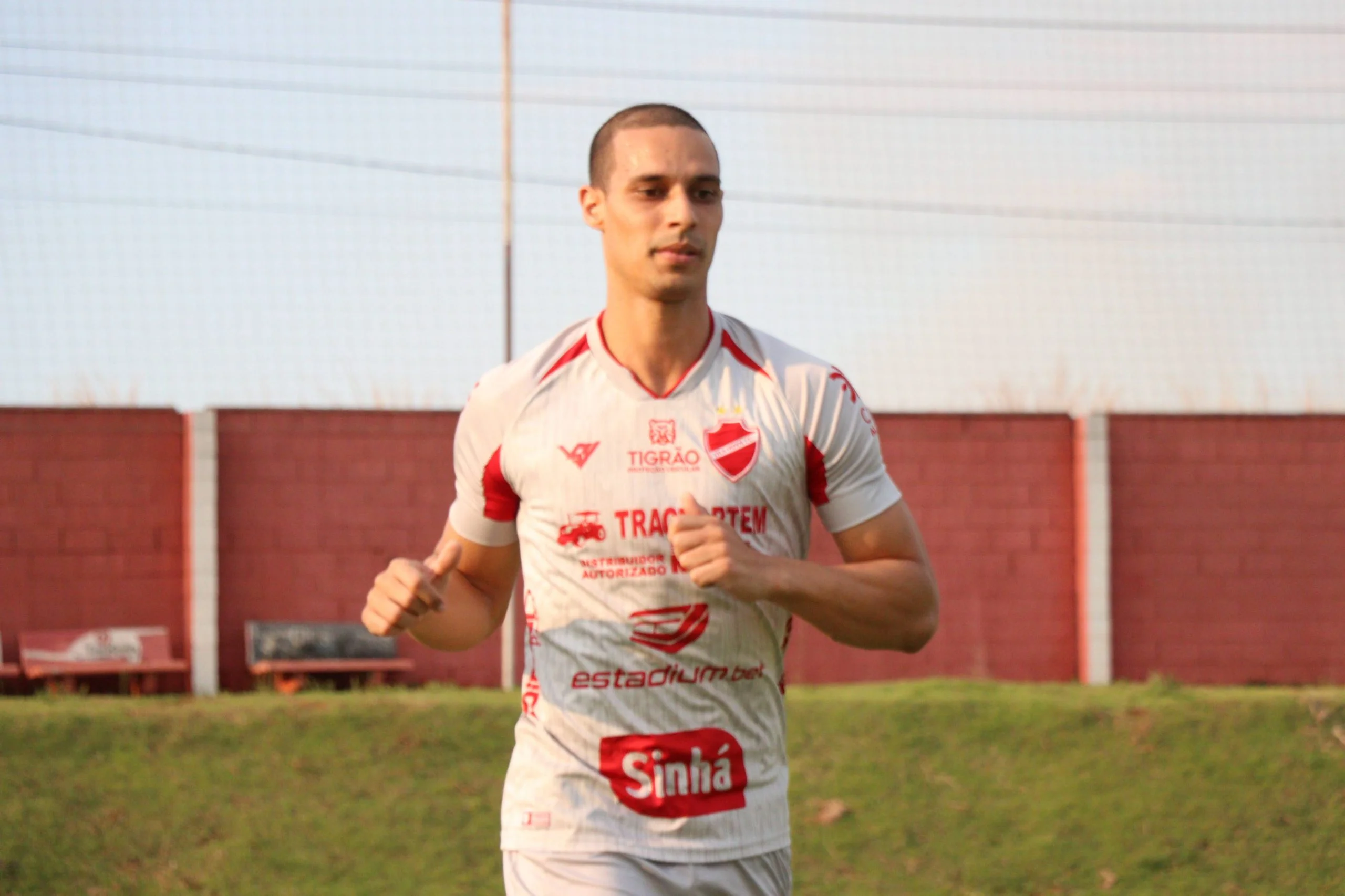 Depois de Alan Mineiro, Vila Nova faz rescisão de contrato de outro titular