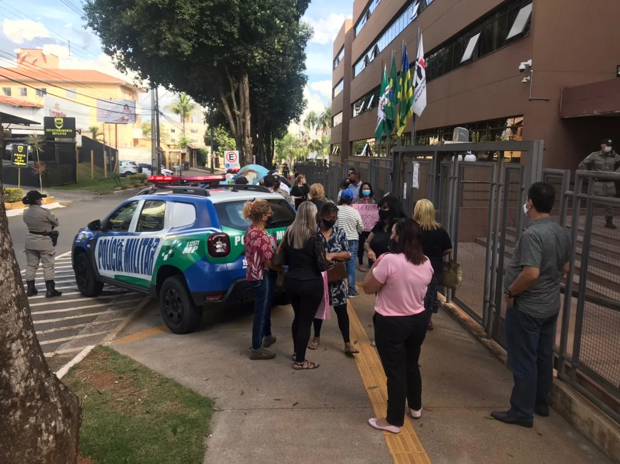 MDB Mulher de Goiás em protesto no Ministério Público