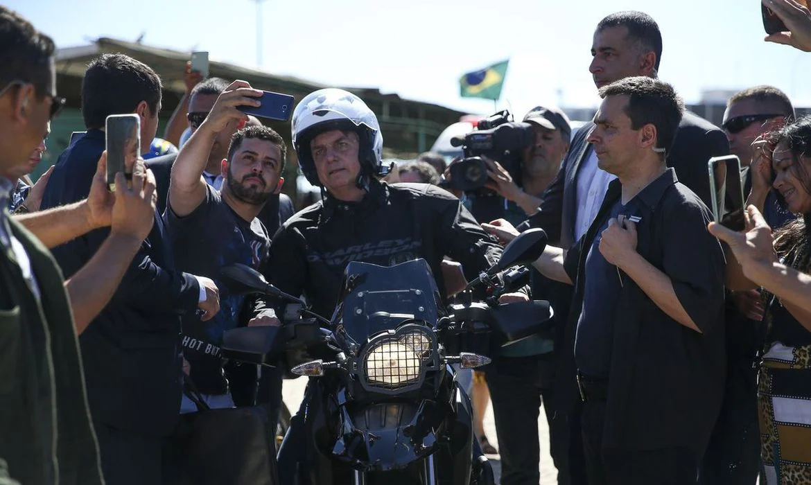 Mais de mil policiais farão segurança no passeio de moto de Bolsonaro neste domingo, no Rio