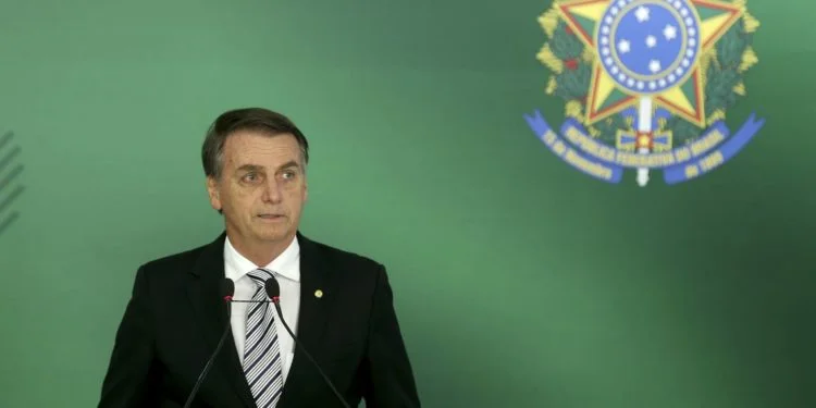 Bolsonaro deixa hospital após ser internado devido a ‘desconforto’ no abdômen