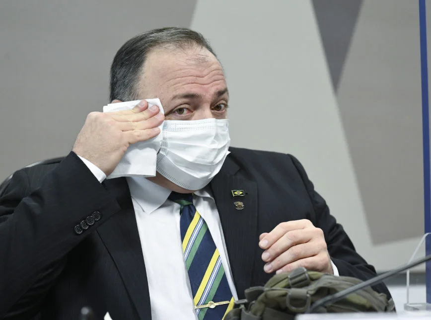 Pazuello diz que falta de oxigênio em Manaus durou três dias e senadores rebatem