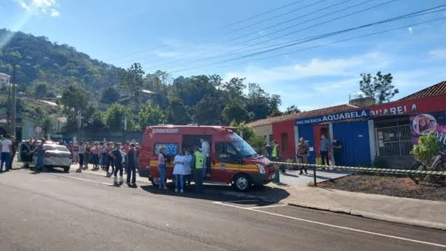 Jovem de 18 anos invade escola infantil em SC e mata pelo menos cinco pessoas