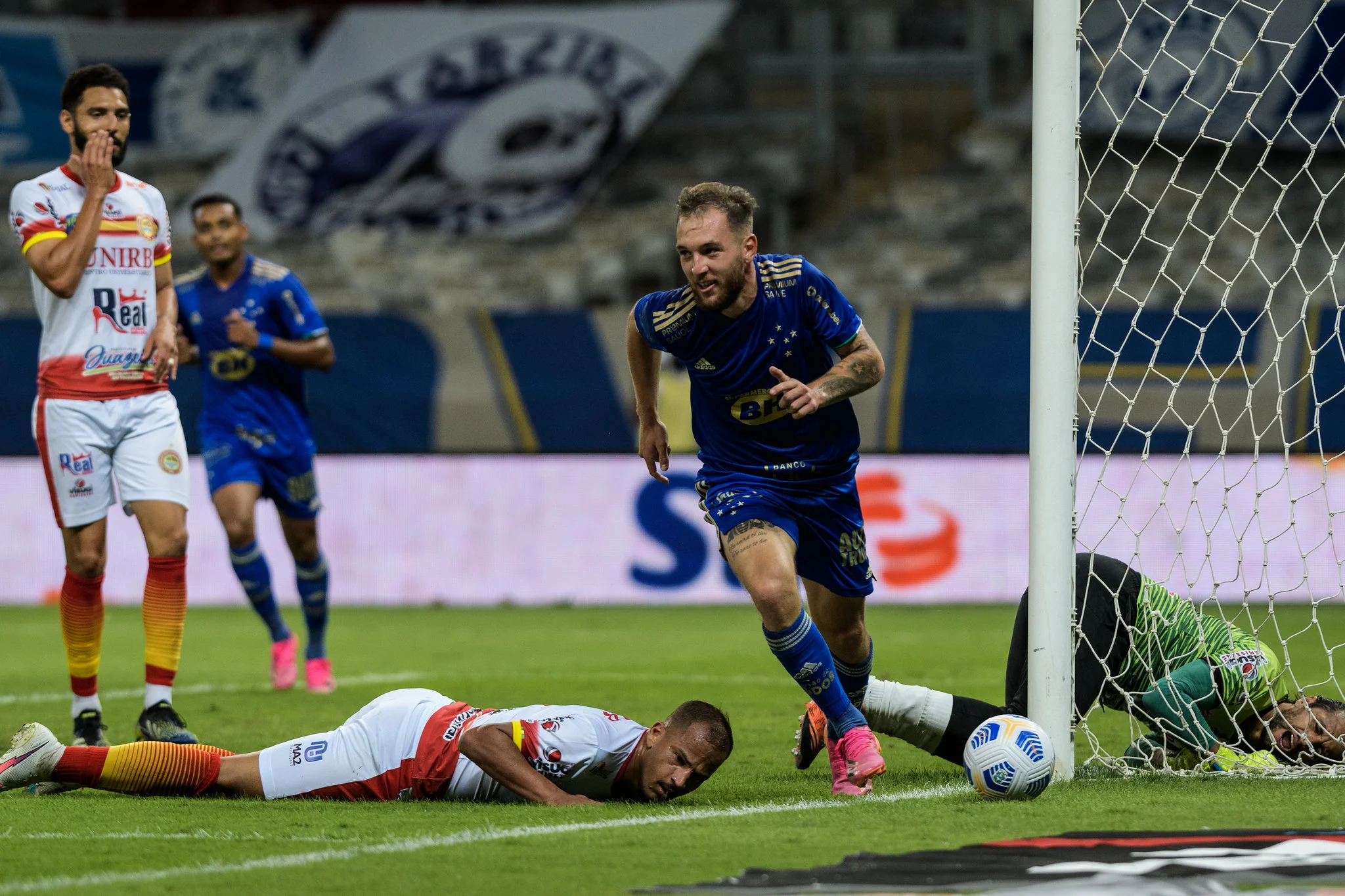 Cruzeiro não joga bem, mas vence Juazeirense por 1 a 0 pela Copa do Brasil