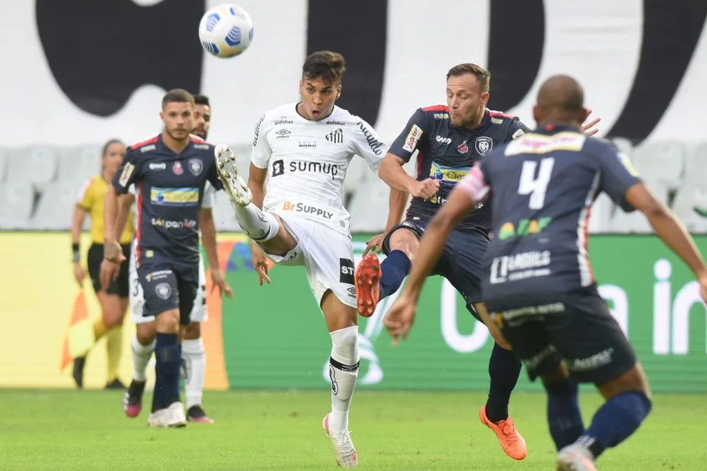 Sem sustos, Santos ganha outra do Cianorte e avança às oitavas na Copa do Brasil