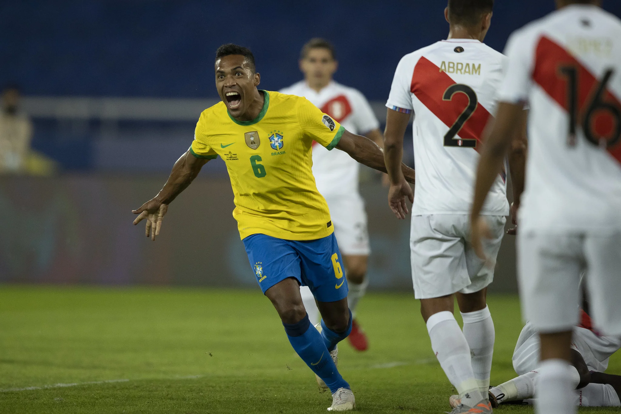 Brasil goleia o Peru no Engenhão e mantém 100% de aproveitamento na Copa América