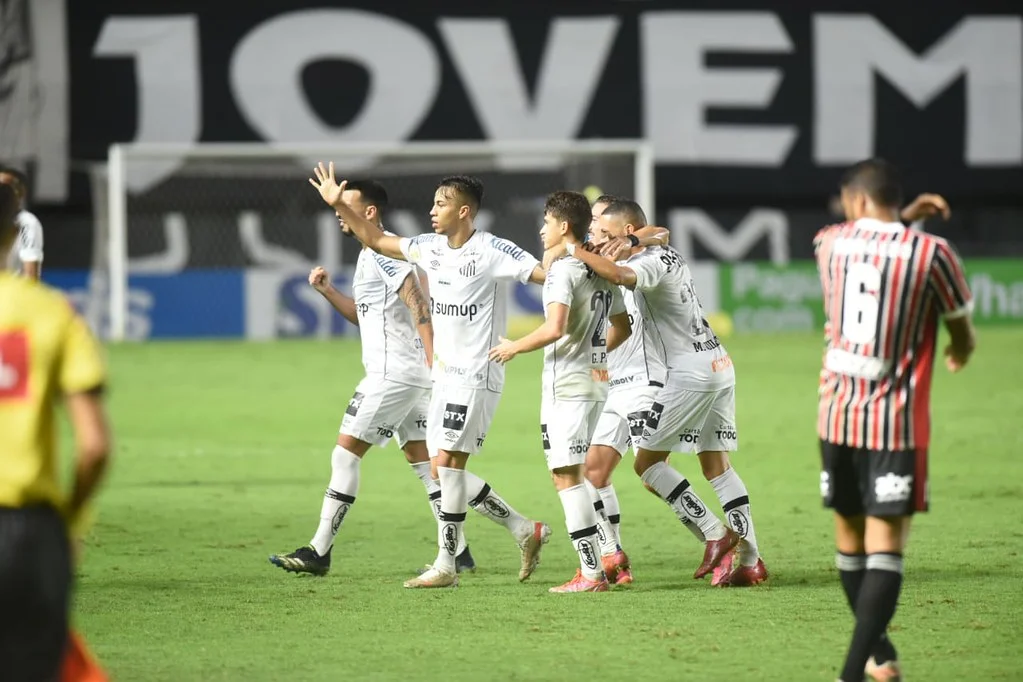 Santos vence na Vila Belmiro e São Paulo segue sem vencer no Brasileirão