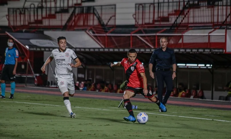 Atlético-GO segura pressão do Corinthians e avança para as oitavas de final da Copa do Brasil