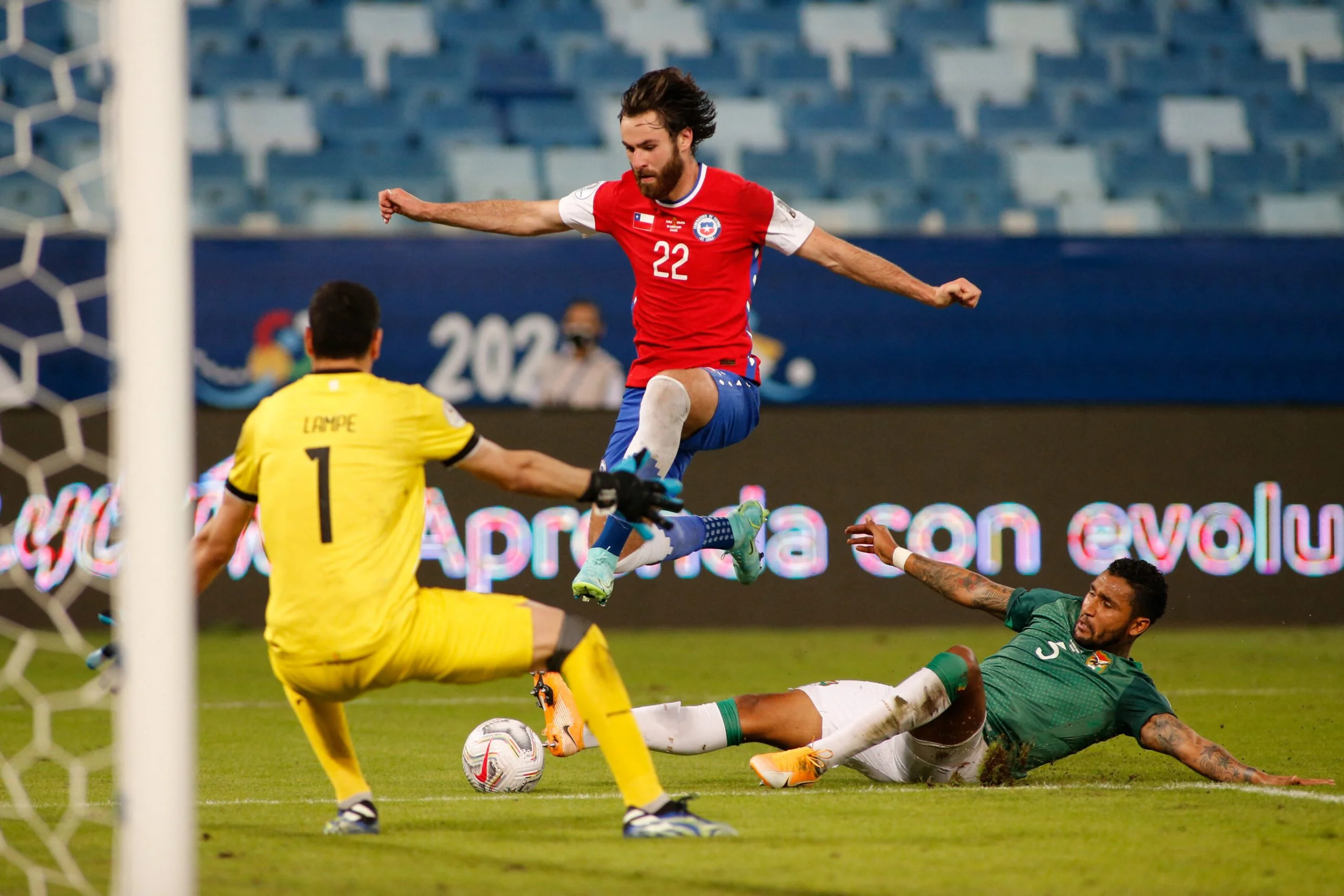 Chile joga mal, sofre diante da Bolívia, mas vence a 1ª na Copa América