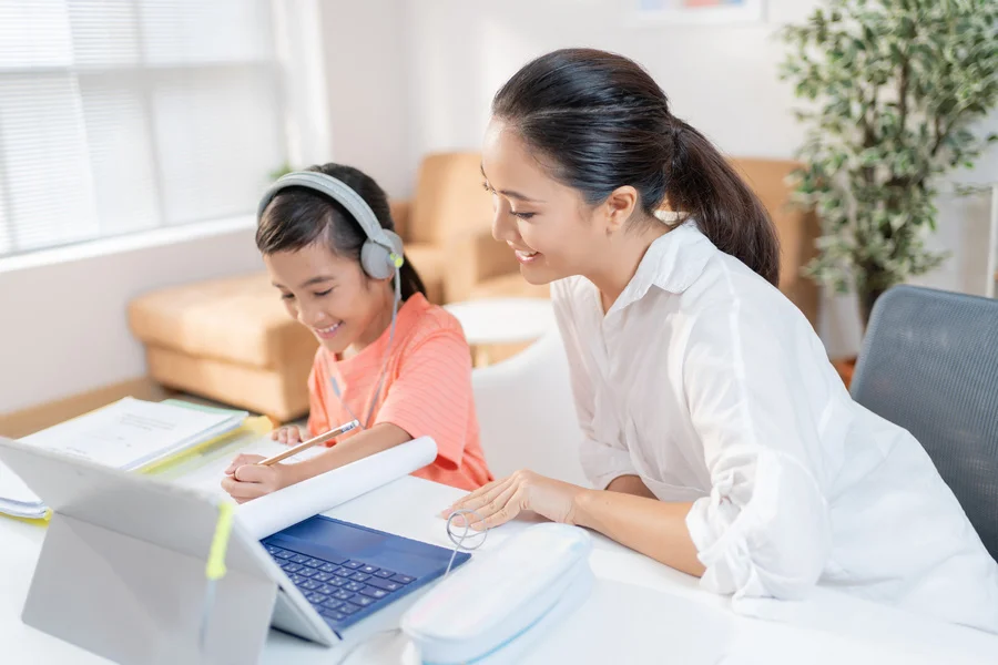 Curso gratuito para pais e educadores é oferecido pela Universidade de Orlando