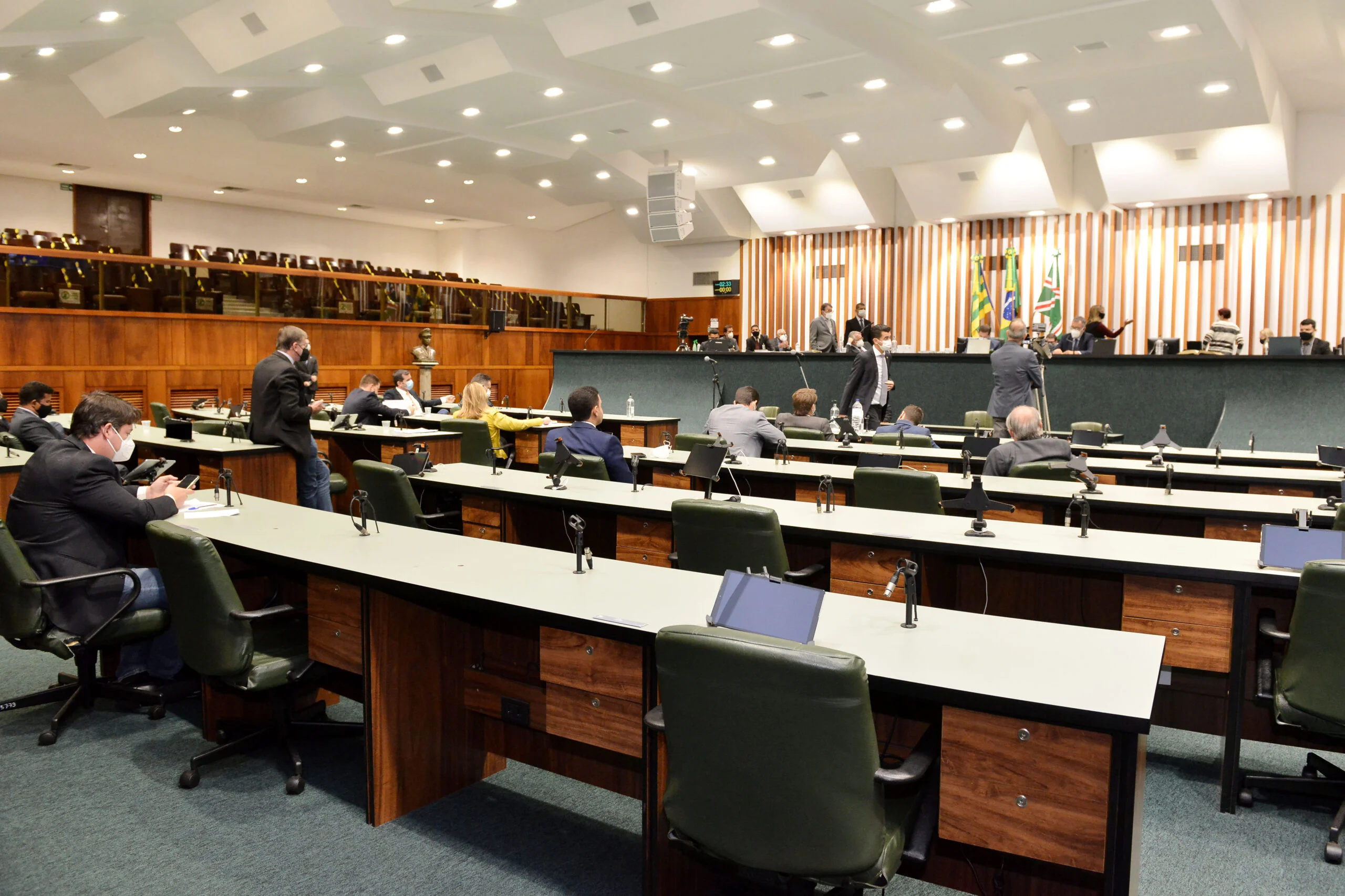 Dez projetos do governo são lidos em plenário em sessão extraordinária da Alego