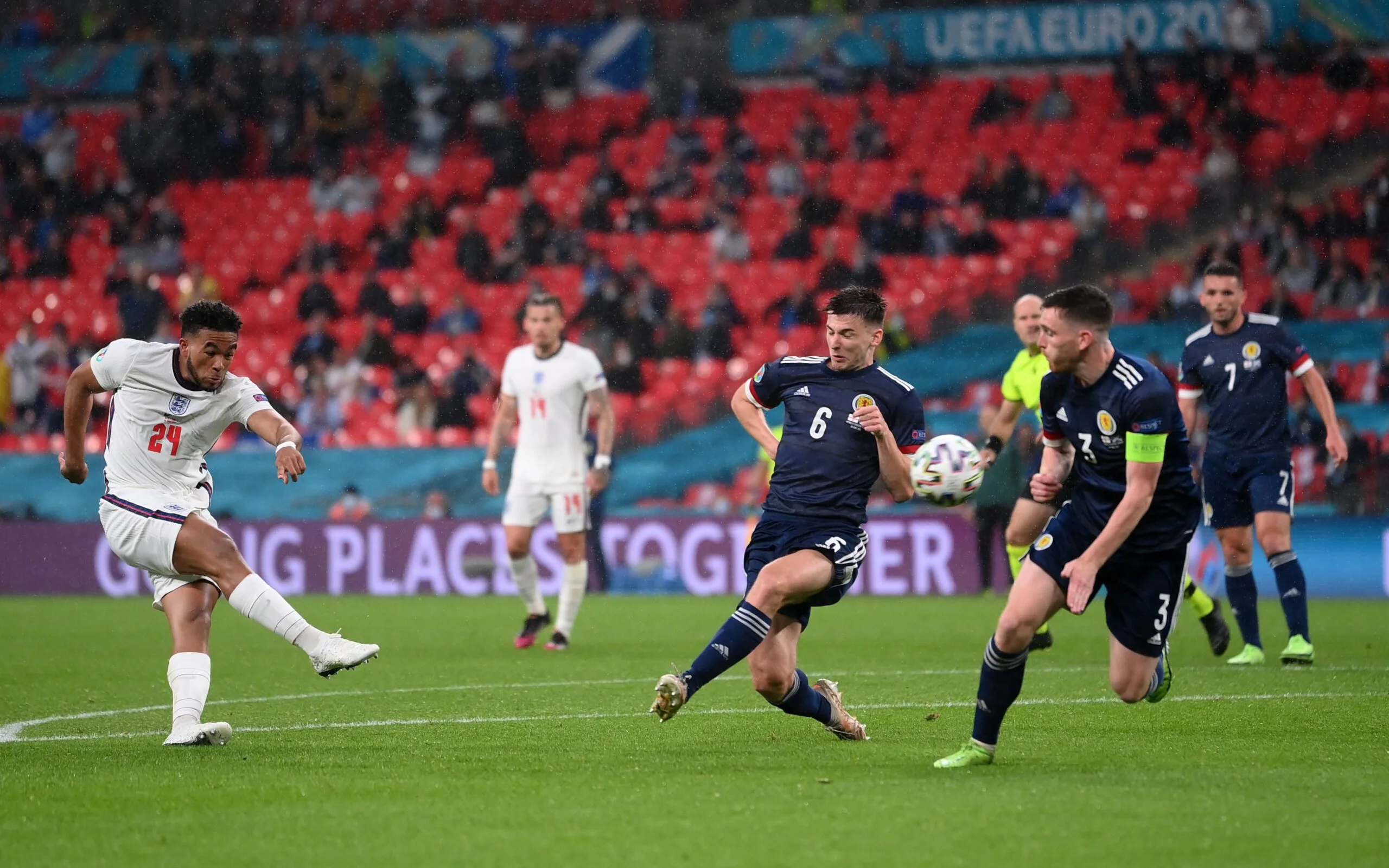 Em jogo equilibrado, Inglaterra empata sem gols com a Escócia em Wembley