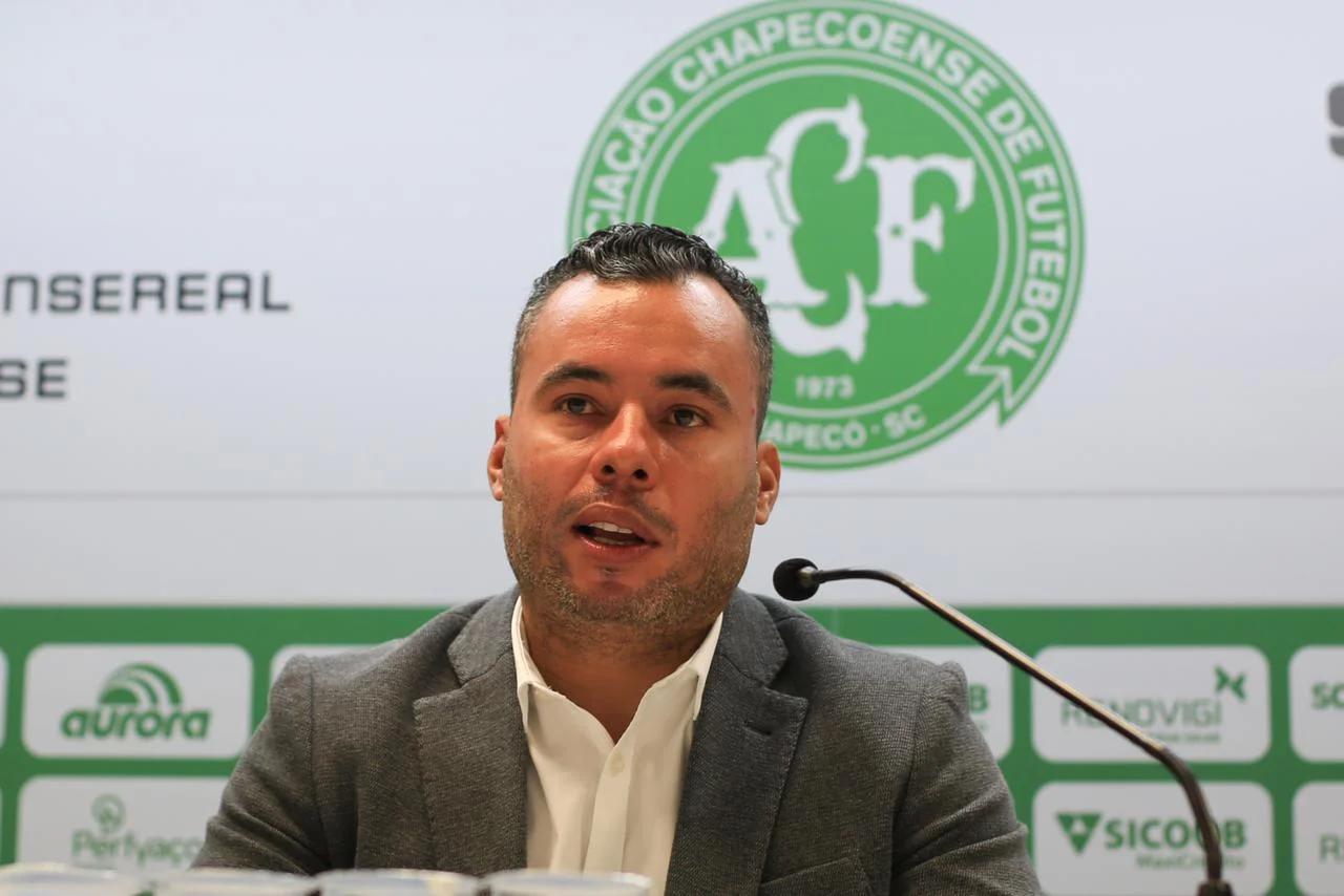 Chapecoense oficializa contratação de Jair Ventura, substituto do demitido Mozart