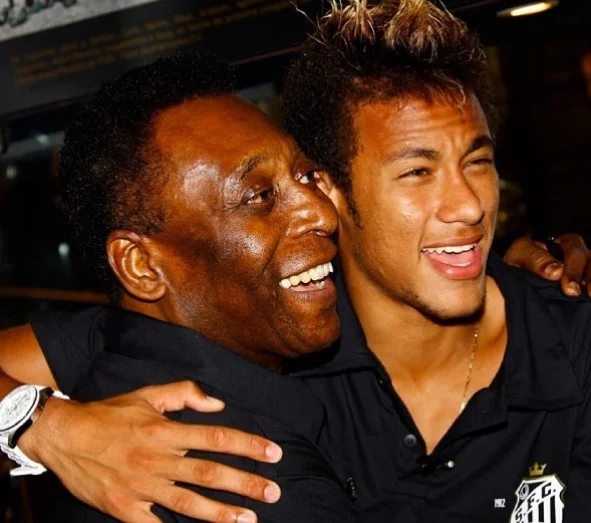 Pelé elogia Neymar após goleada: ‘Sempre fico feliz quando vejo ele jogar bola’