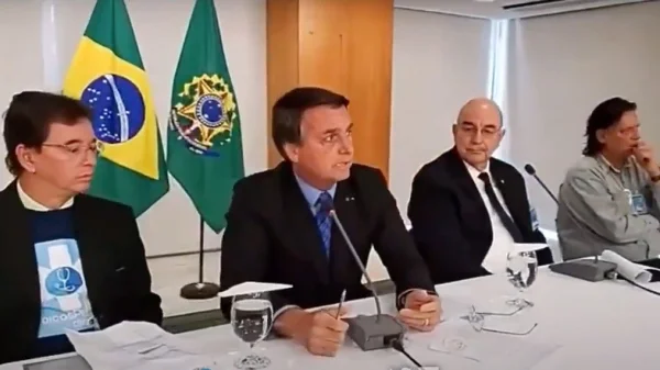 Reunião de Bolsonaro com ‘gabinete paralelo’ da Saúde vaza e vira foco da CPI