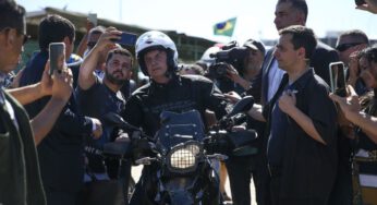 Presidente lidera motociata em SP; Doria fala em multa