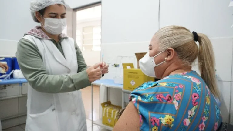 Goiânia mantém vacinação contra a covid-19 em quatro postos neste sábado (12)