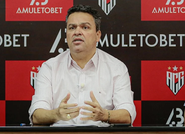 Adson Batista pede respeito ao Atlético-GO e pergunta até quando o clube vai continuar sendo prejudicado