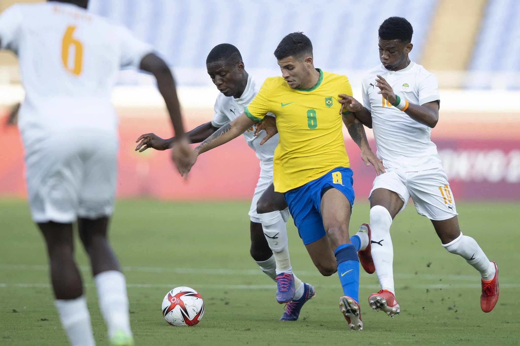 Seleção brasileira tem expulsão no início e empata sem gols com a Costa do Marfim