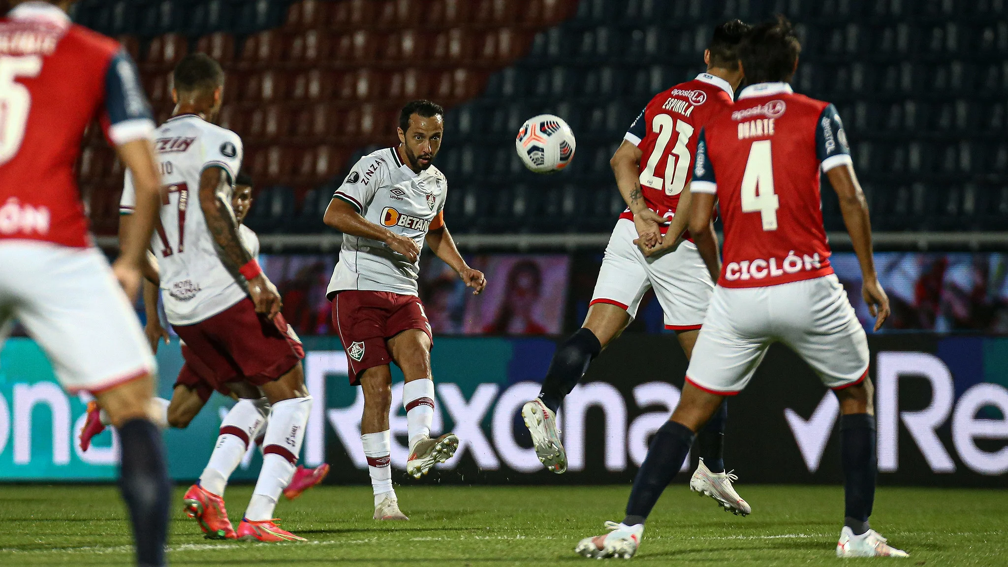 Fluminense mostra força, supera Cerro Porteño fora e encaminha vaga às oitavas