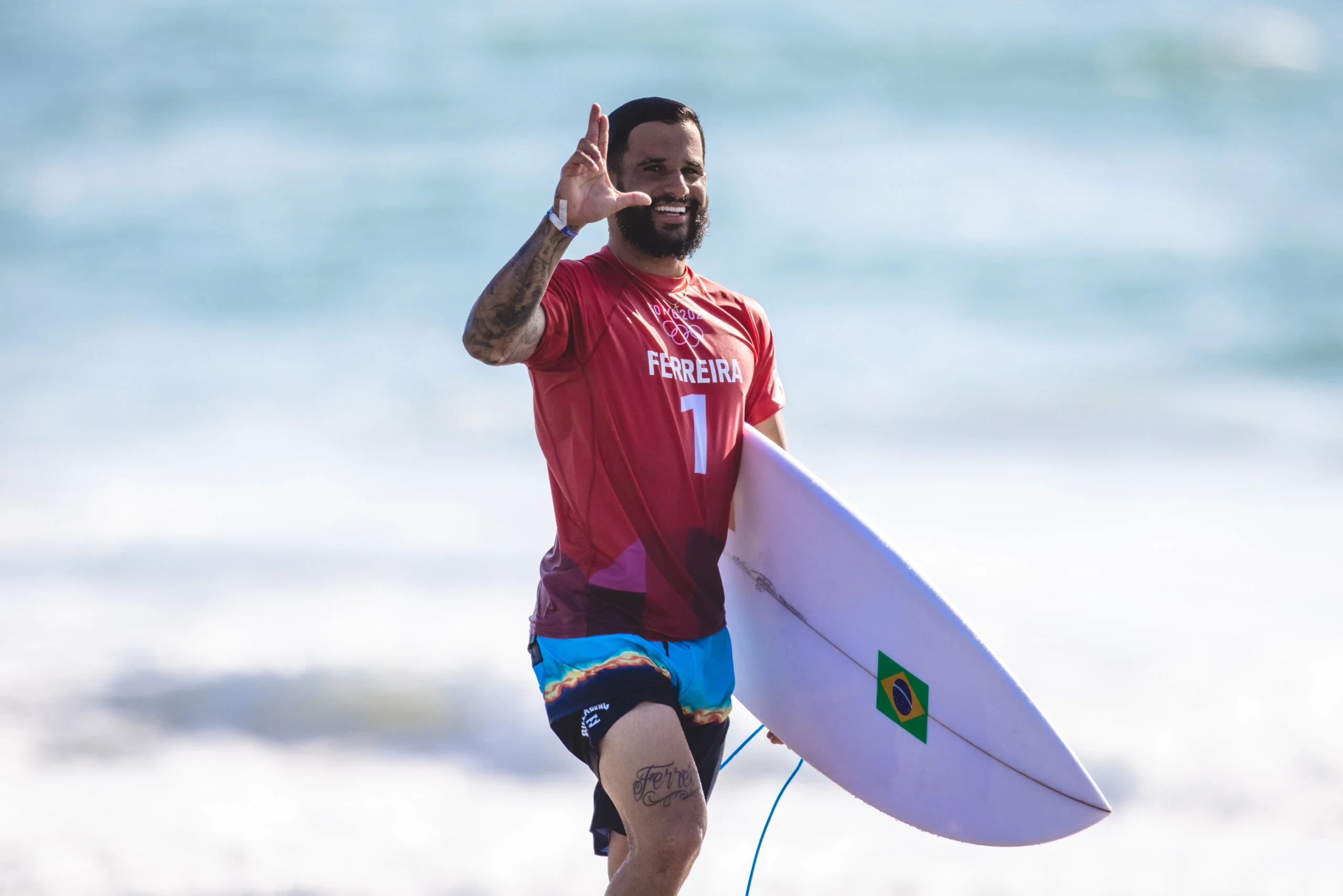 Italo Ferreira conquista 1º ouro do Brasil em Tóquio e faz história no surfe