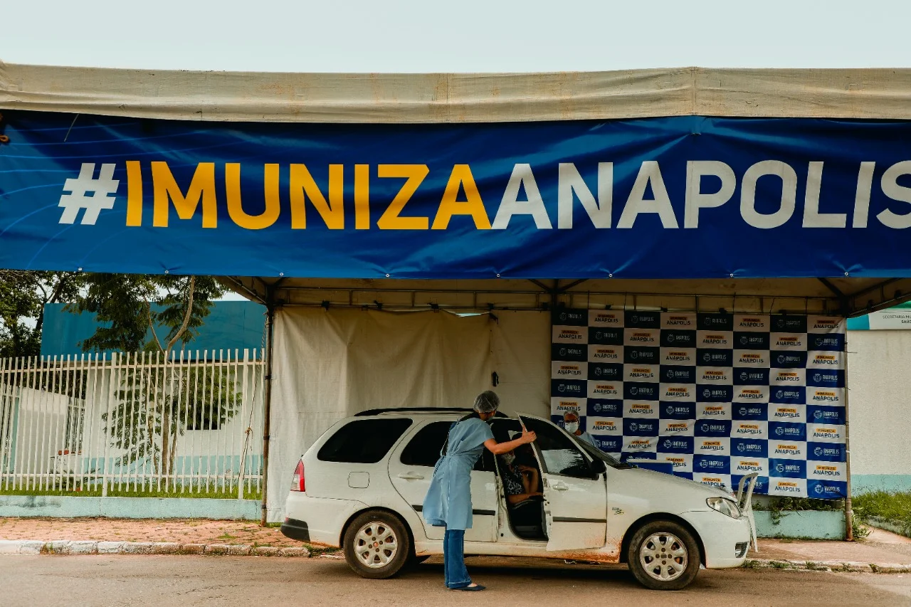 Anápolis começa a vacinar pessoas de 38 anos contra a covid-19 neste sábado (17)