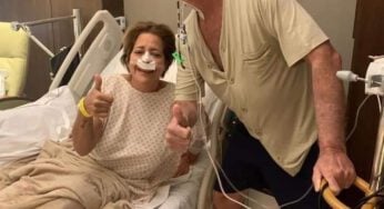 Sem máscara, Bolsonaro tira foto com paciente no hospital onde está internado