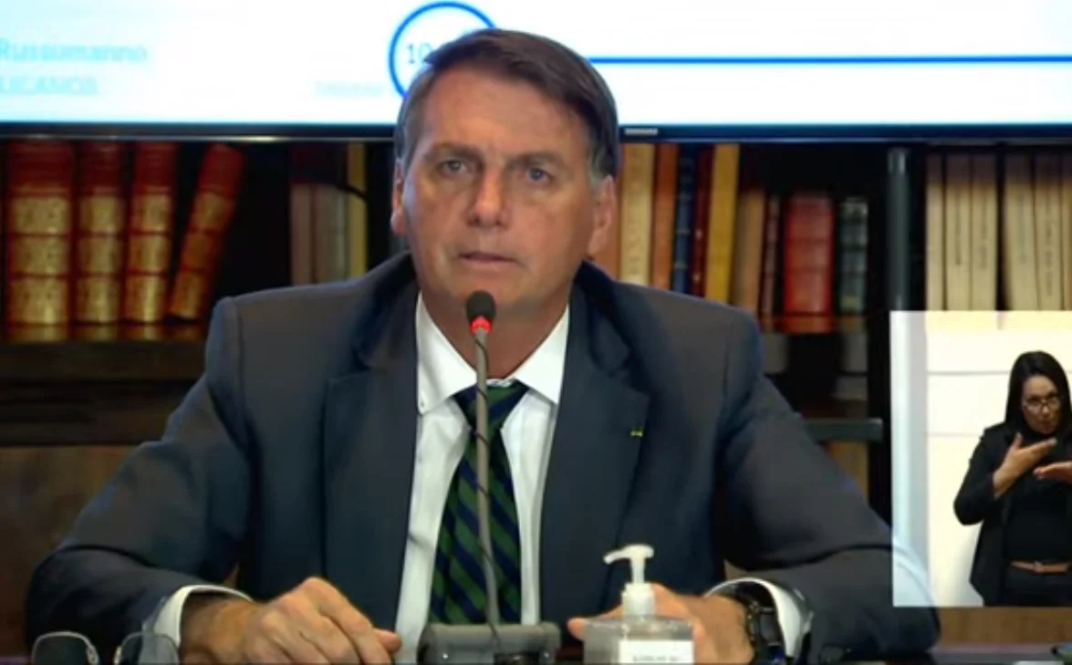 Bolsonaro transforma live em palanque digital por defesa à candidatura para 2022