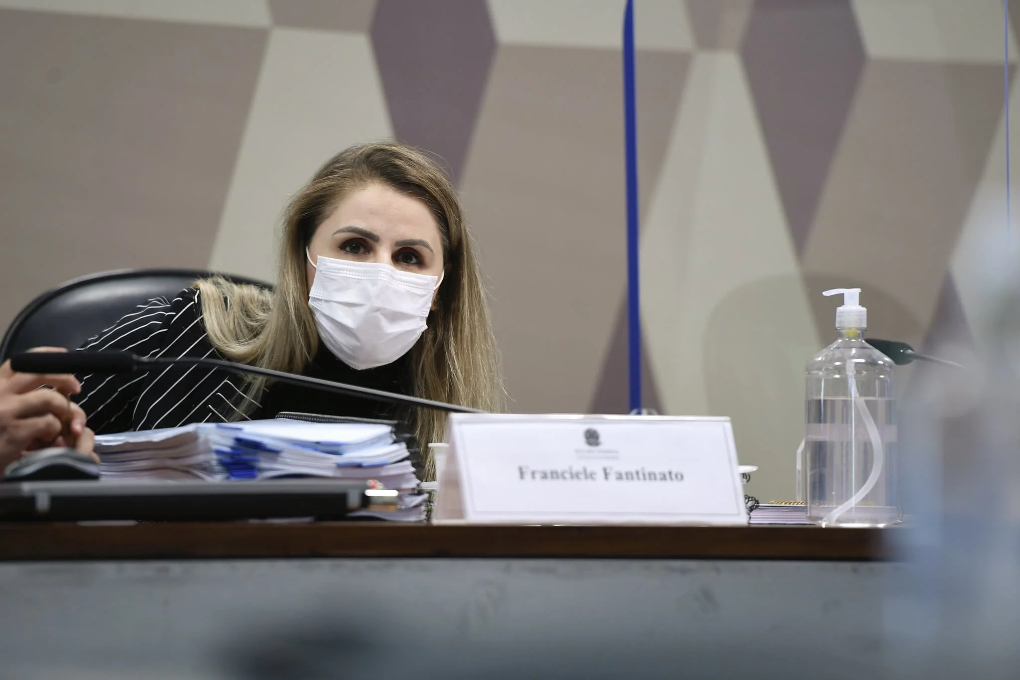 Francieli deixa de ser investigada e CPI suspende quebras de sigilo