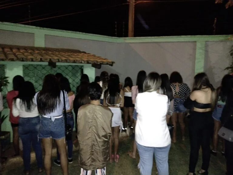 Festa com 500 pessoas é encerrada em Aparecida de Goiânia