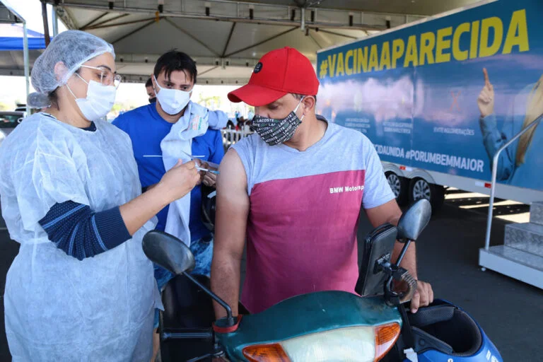 Aparecida de Goiânia amplia vacinação contra a covid-19 para pessoas de 28 anos