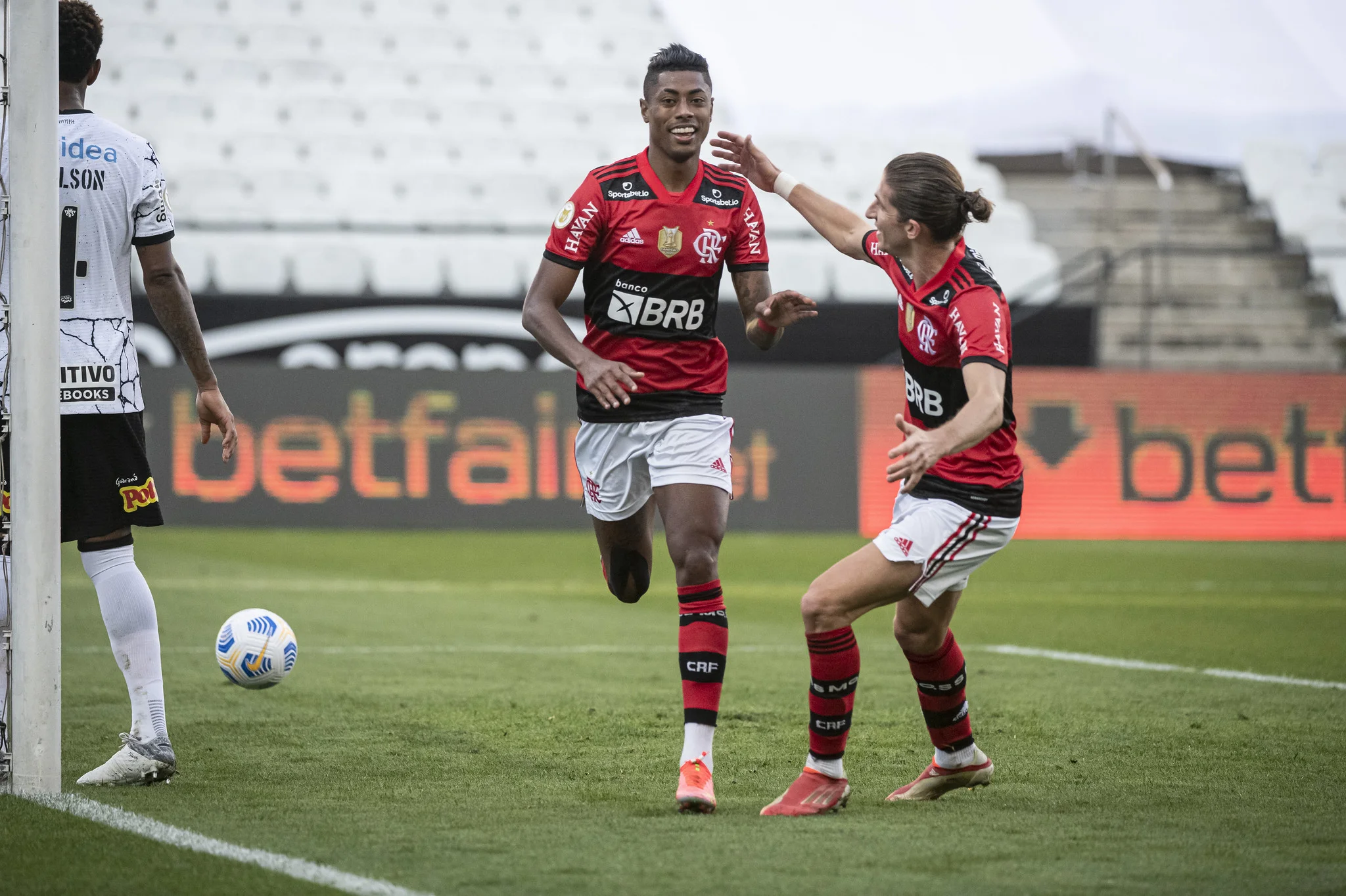 Corinthians é atropelado pelo Flamengo no 1º tempo e sofre outra derrota em casa