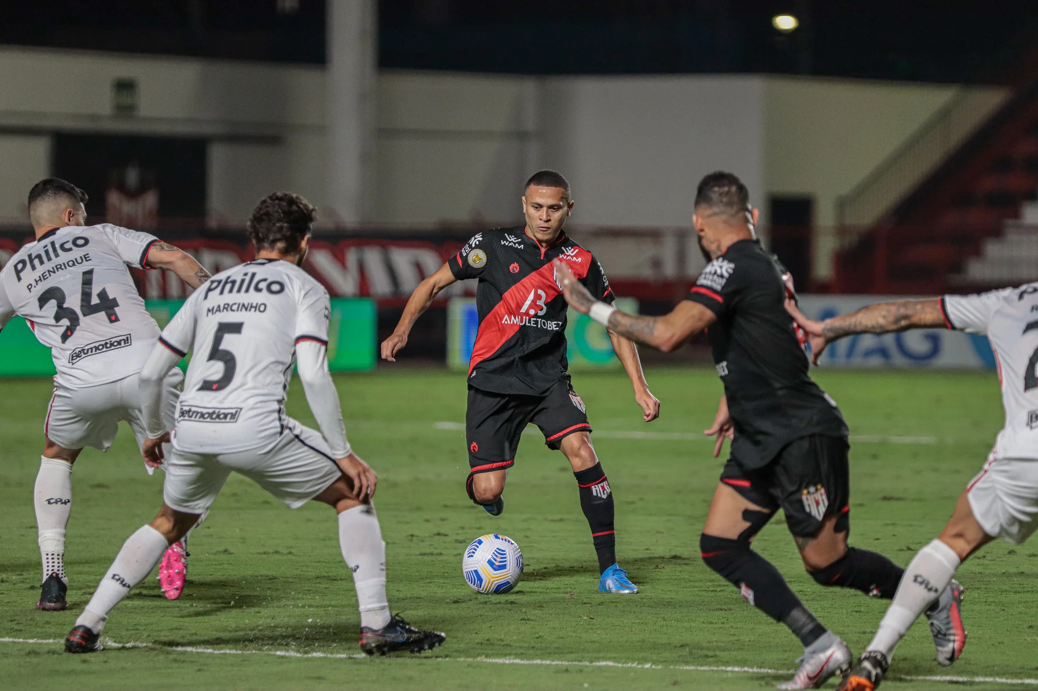 Atlético-GO empata com Athletico-PR e está eliminado na Copa do Brasil