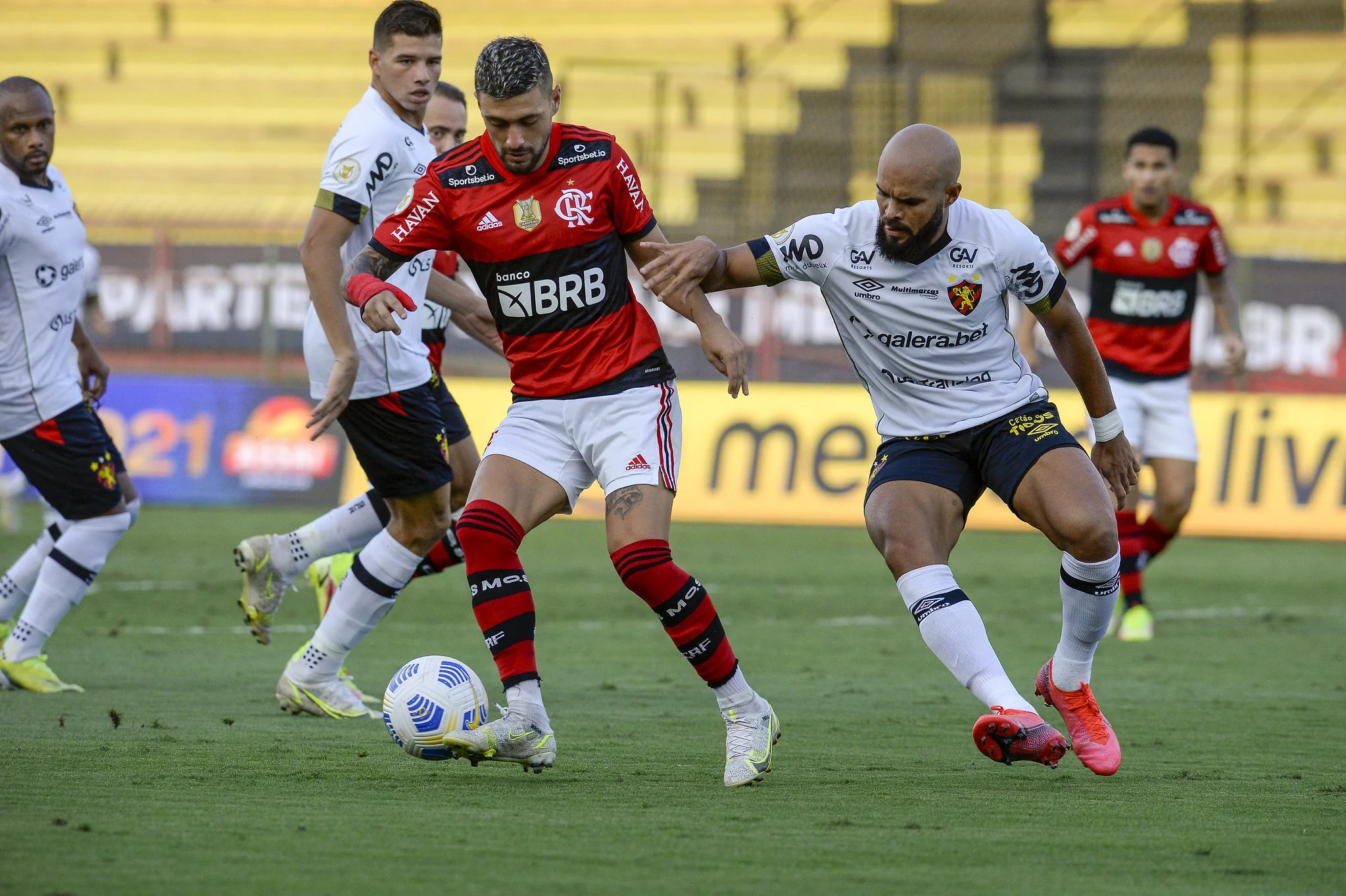 Flamengo vence o Sport com tranquilidade e se recupera no Brasileirão