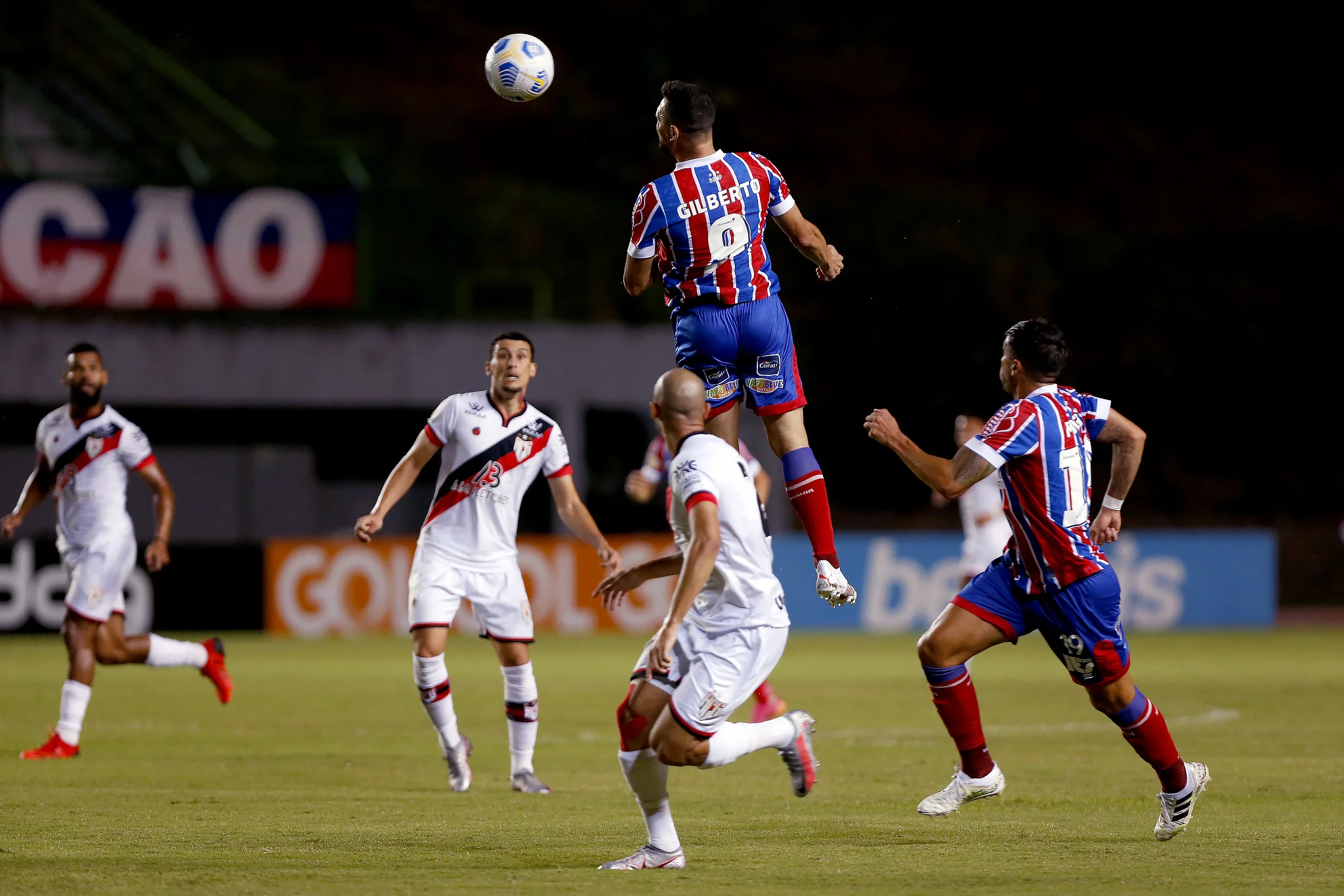 Atlético-GO vence de virada o Bahia pelo Brasileiro e encosta na faixa da Libertadores