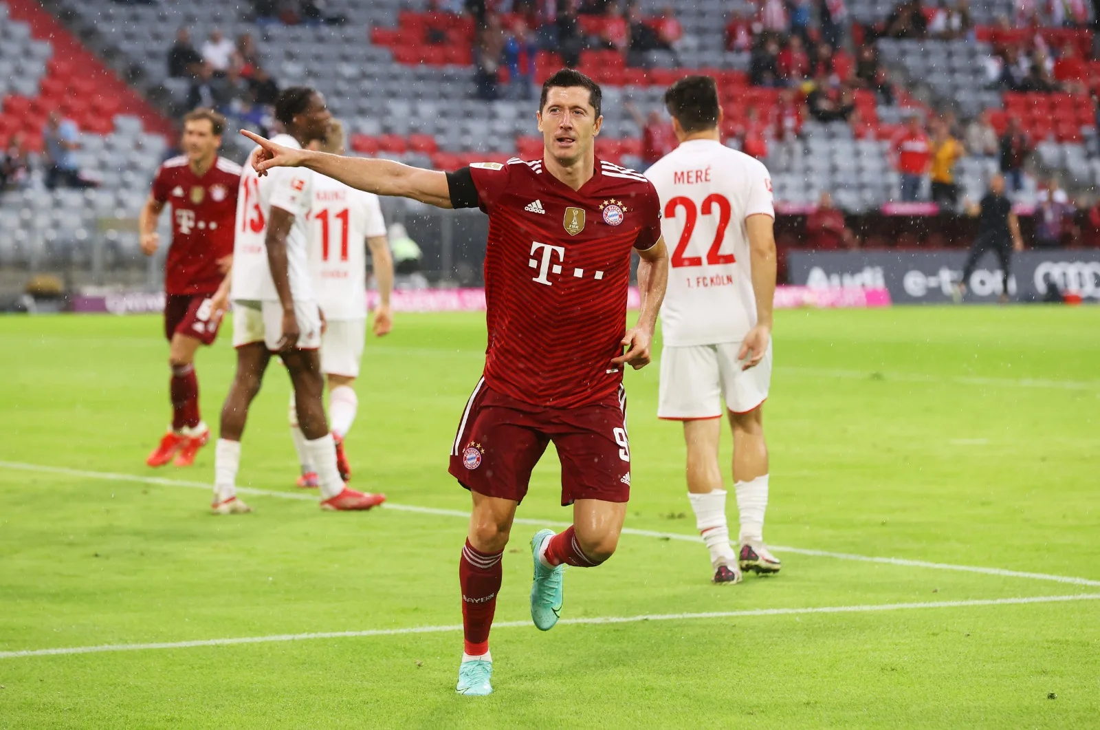 Lewandowski marca pelo 12° jogo seguido, iguala recorde de 2012, e Bayern ganha