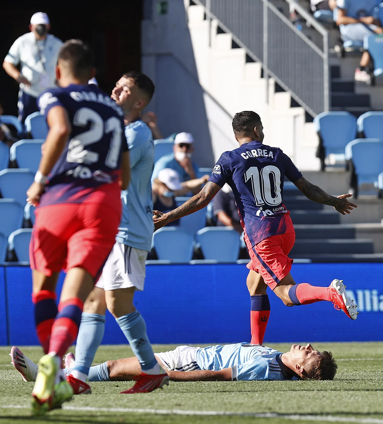 Com dois de Correa, Atlético de Madrid inicia busca pelo bi espanhol com vitória