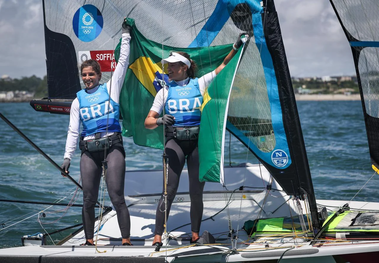 Brasil conquista a medalha de ouro na vela com Martine Grael e Kahena Kunze