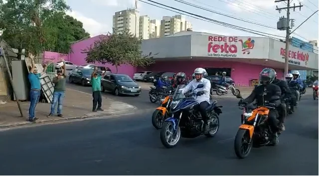 Vitor Hugo organiza motociata para Bolsonaro em Goiânia 