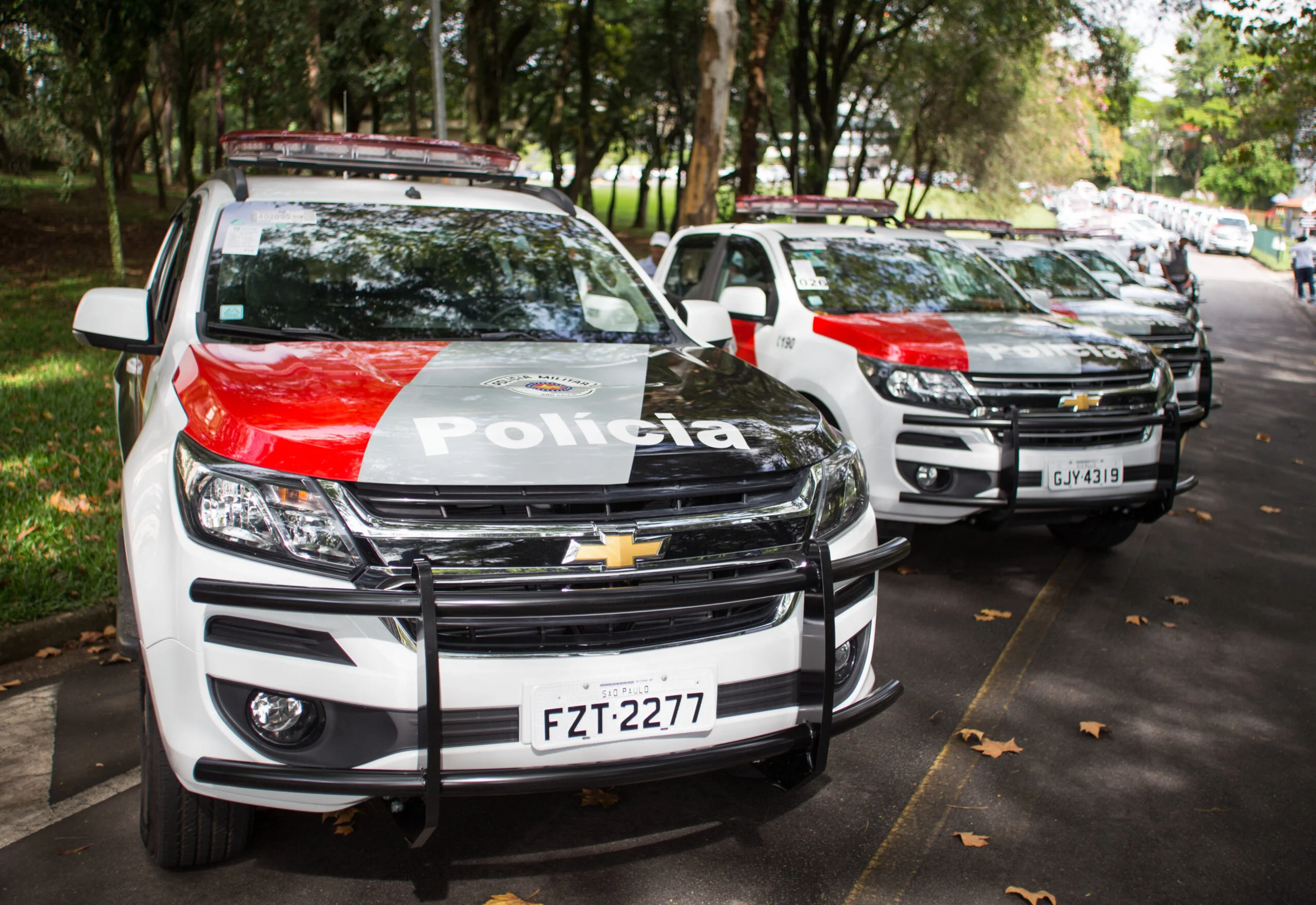 Cães farejadores encontram droga e arma em batalhão mais letal da PM-SP