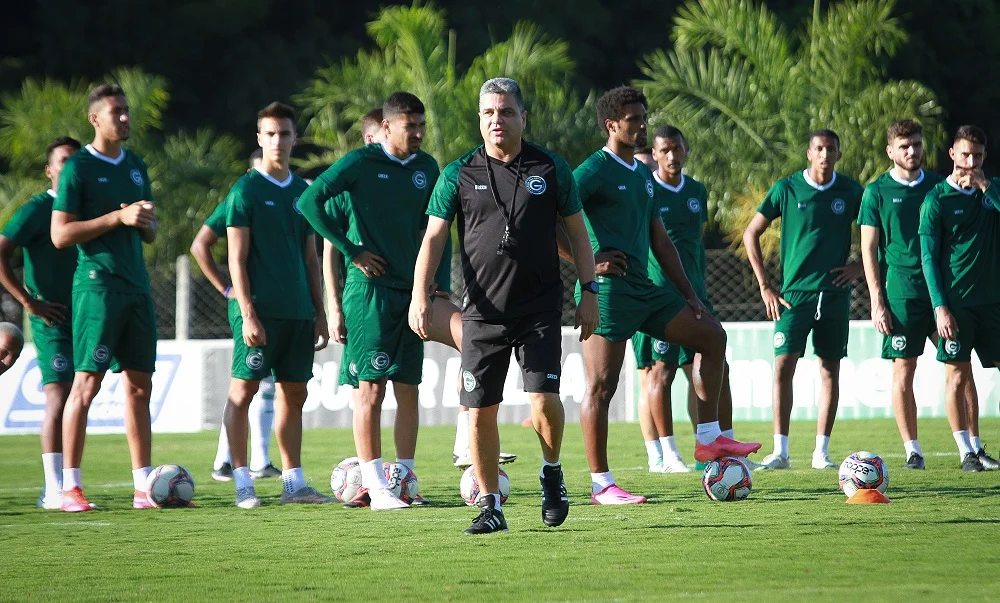 Torcida do Goiás quer demissão de Cabo no Goiás e cobra atitudes contra Alef Manga